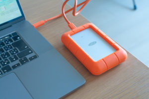 旅行に持っていく外付けHDD(ハードディスク)は『 LaCie (ラシー)』がオススメな理由